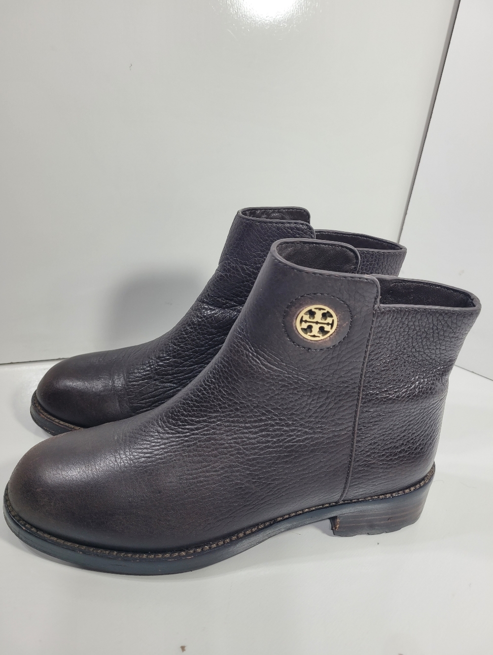 Tory Burch Junction Black Pebbled Leather Ankle Booties Gold Logo Size 7